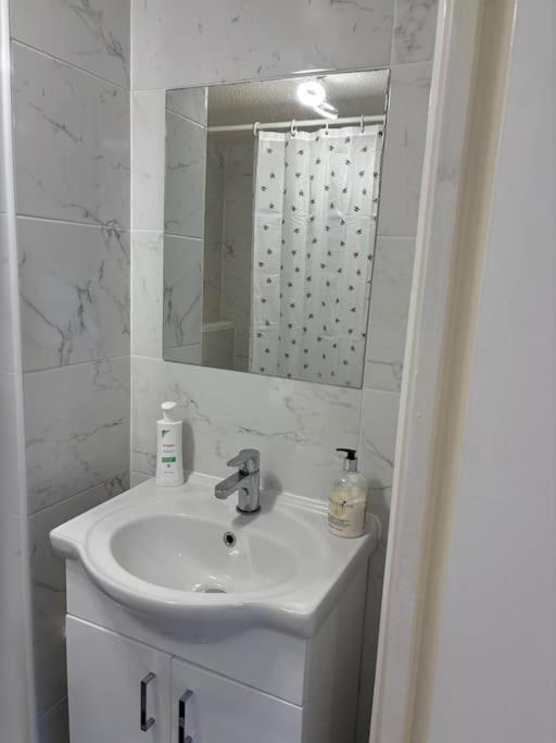 Cosy In Quiet Location Apartment London